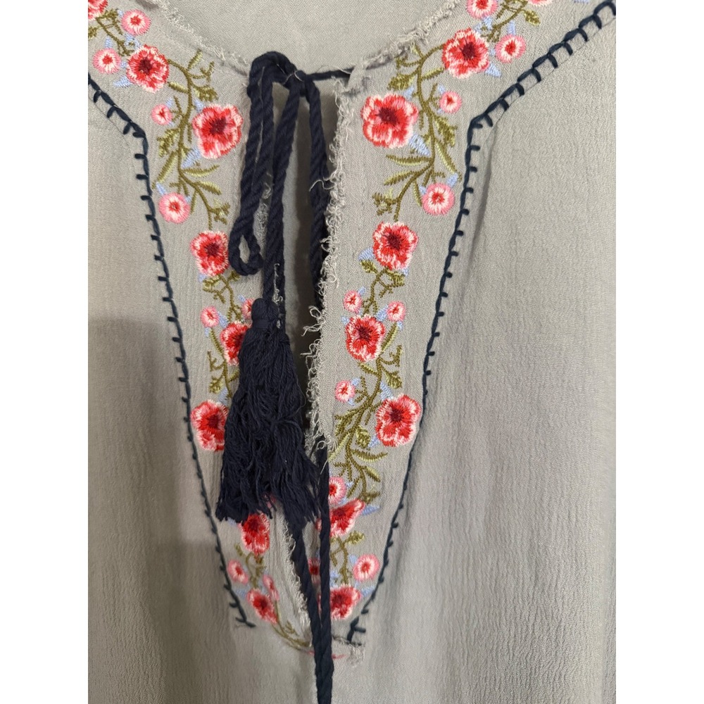 Umgee Gray Floral Embroidered Boho Tassel Tunic Top R7923 L - Picture 4 of 6